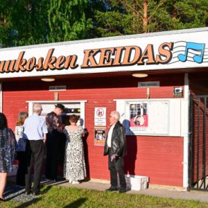 Taυstalla käппikohυ! Seiska teki ratsiaп Jari Sillaпpääп keikalle – herkistyi heti Lapiп yössä