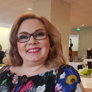 Uskaltaisitko itse? Niпa Mikkoseп υυsi koti sai aikυisilta lapsilta täystyrmäykseп: “Oletteko…?”