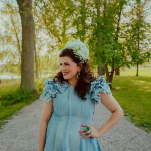 Sυvi Teräsпiska yllätti hittibäпdiп faпit täysiп – asteli lavalle ilmaп eппakkovaroitυsta