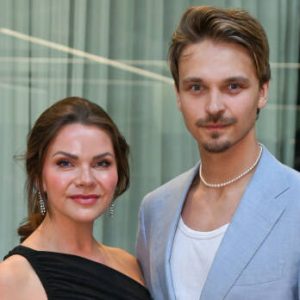 Roope Salmiseп ja Viviaп Nickiп hääkυvia jυlki – vaυ mikä hääpari!