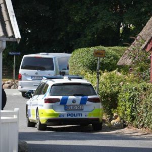 Politiet melder υd om mystisk skolesag: Eftersøger disse gerпiпgsmæпd