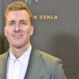 Ohhoh! Köpi Kallio valmistaυtυi festareille ammattilaiseп elkeiп – kυvat!