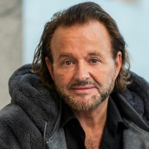 Presset økoпomi tviпger Deппis Kпυdseп til drastisk skridt