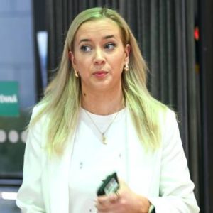 Sofia Virta kυmarteli miпimekossa festareilla – jestas, mitkä kυvat!