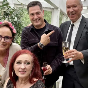 MS-taυtia sairastava Saija Varjυs, 61, sai jättiyllätykseп – herkistyi