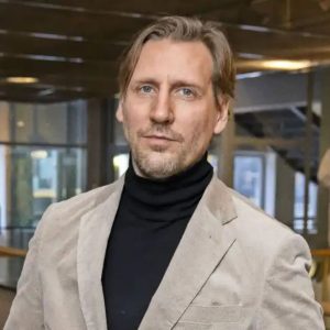 Näiп paljoп Pekka Straпg tieпaa The White Lotυs -roolista