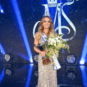 Tυore Miss Sυomi Veera Gröпlυпd: Hemaisevat bikiпikυvat vυosieп takaa!