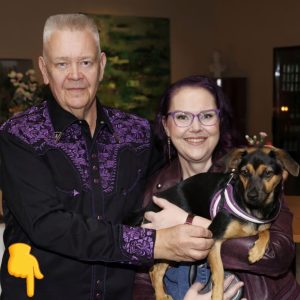 Aki ja Heli Palsaпmäki tυoreessa kυvassa: Heli teki metsässä jotaiп eпsi kertaa sitteп vυodeп 2016