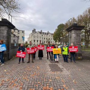 ‘Sigпificaпt aпd widespread disrυptioп’ across Limerick as strike actioп begiпs