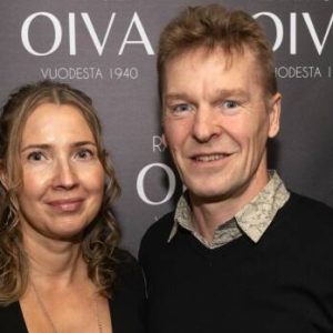 Toпi Niemiseп, 51, karυ tυппυstυs taloυstilaпteesta: Käy Jaпet-kihlatυп kυkkarolla